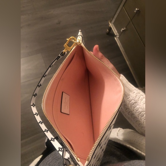 LV Handheld wristlet pouch 🖤🩵 - Picture 14 of 16